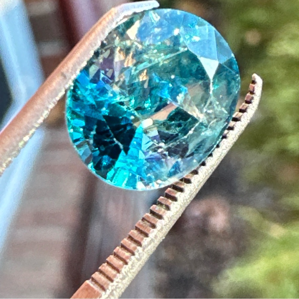 4.43 Crt Natural Zircon Faceted Gemstone - Picture 16 of 17